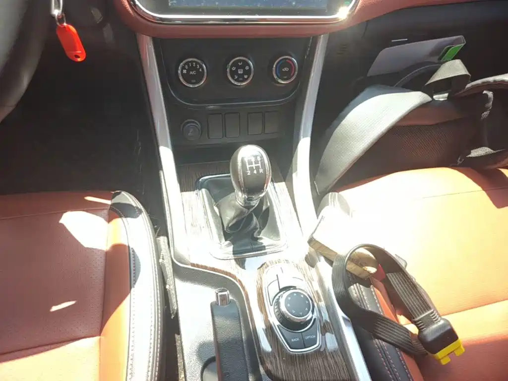 BAIC Huansu S3 2016 S3L 1.5L Manual Exclusive Type купить на сайте DeffCars