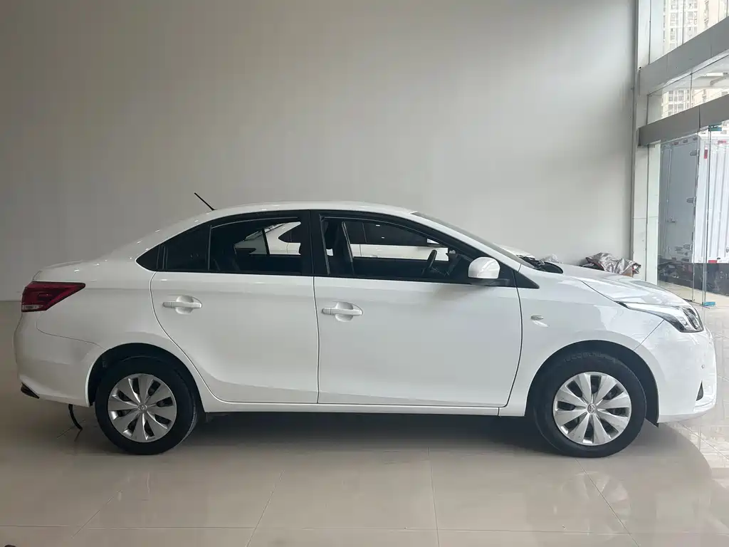 YARiS L 2017 1.5E CVT Charming Edition купить на сайте DeffCars
