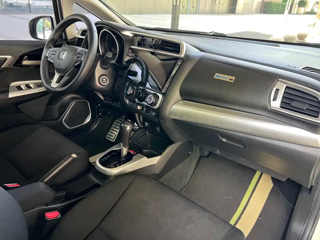 Fit 2018 1.5L CVT Comfort Sunroof Edition купить на сайте DeffCars