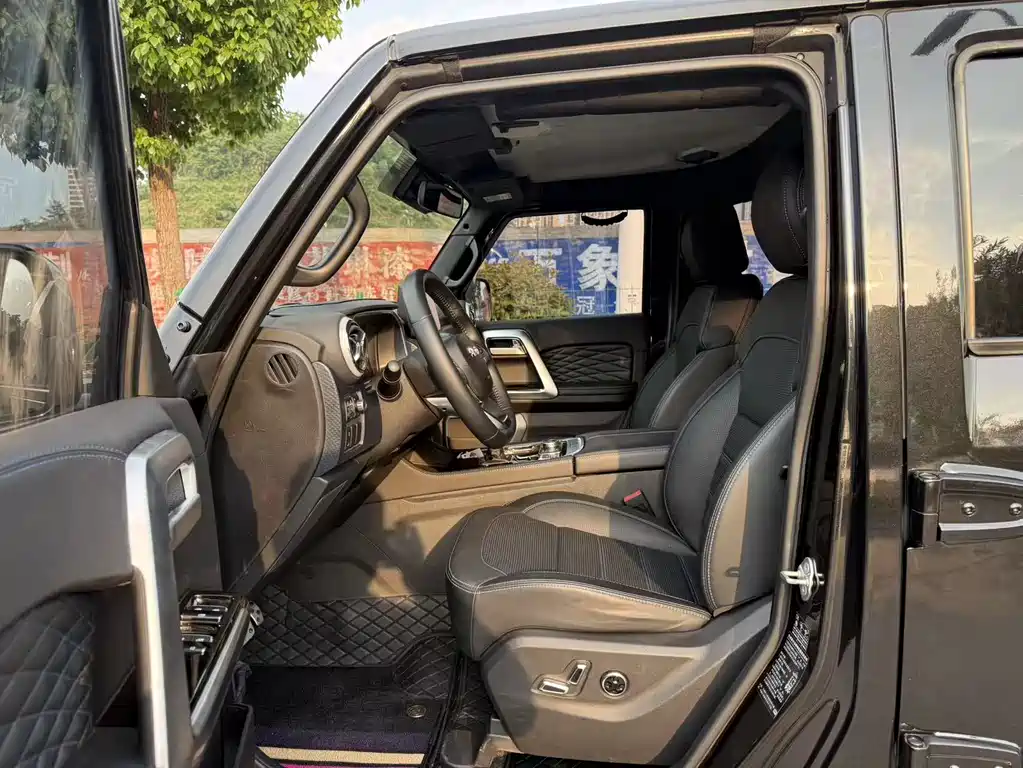 Beijing off-road BJ40 2023 2.0T automatic four-wheel drive city hunter version knight type купить на сайте DeffCars