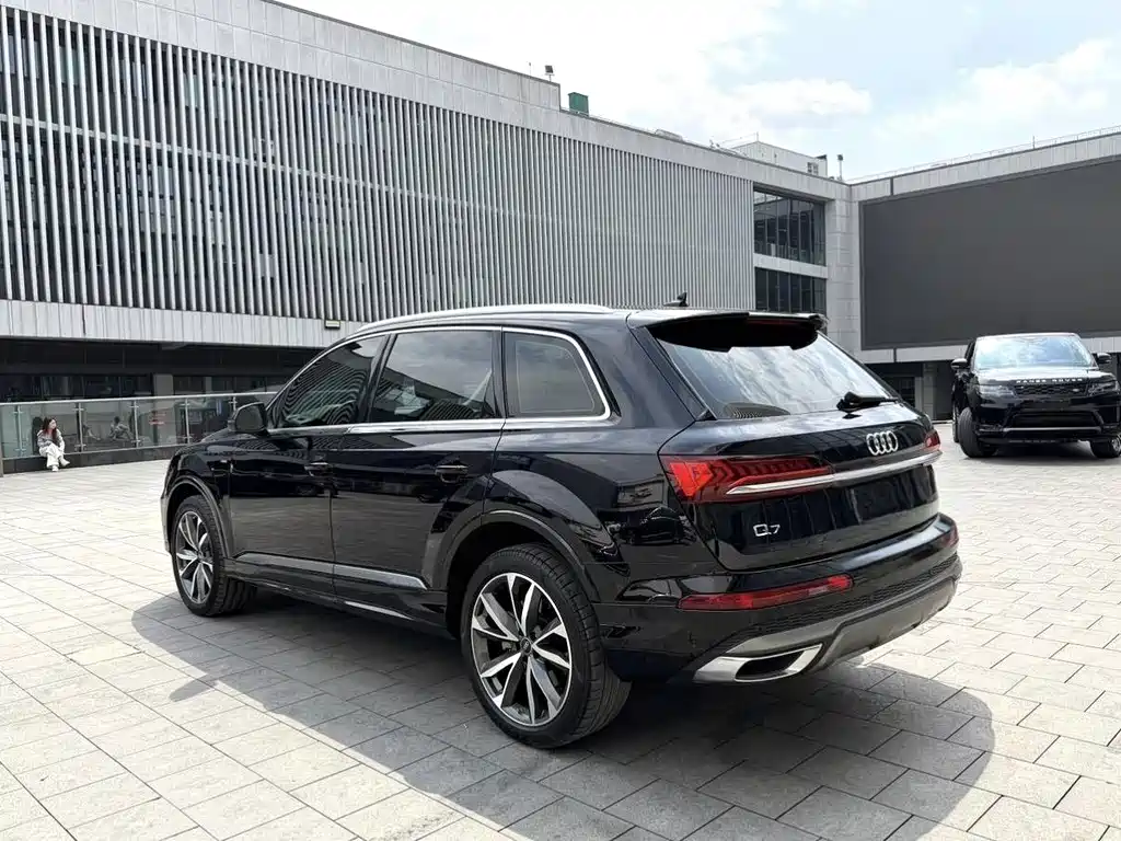 Audi Q7 2021 55 TFSI quattro S line sports version купить на сайте DeffCars