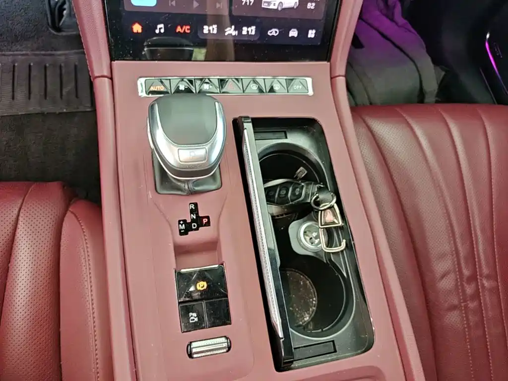 Hongqi H5 2024 2.0T Automatic Zhilianqichang Edition купить на сайте DeffCars