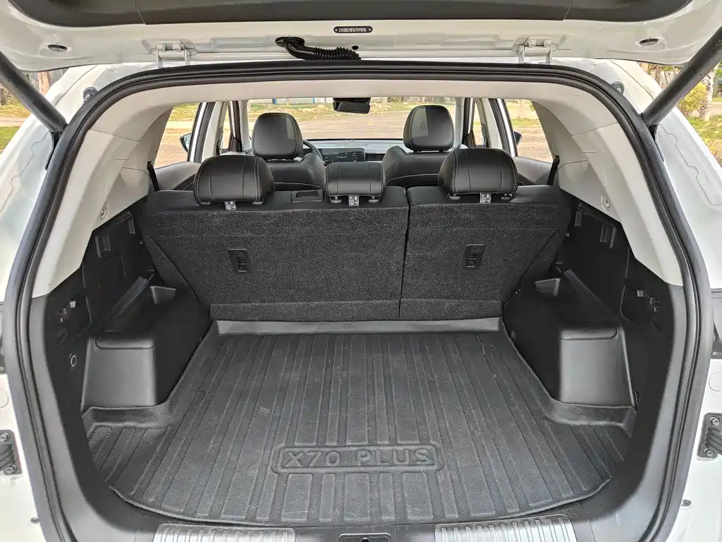 Jietu X70 PLUS 2021 model 1.6T DCT 6 seats купить на сайте DeffCars
