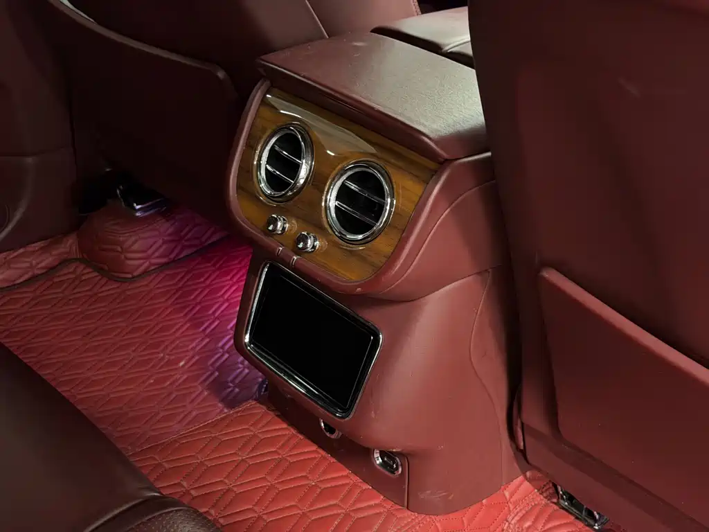 Bentayga 2022 4.0T V8 купить на сайте DeffCars