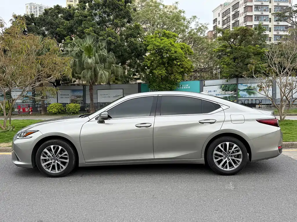 Lexus ES 2023 200 Excellence Edition купить на сайте DeffCars