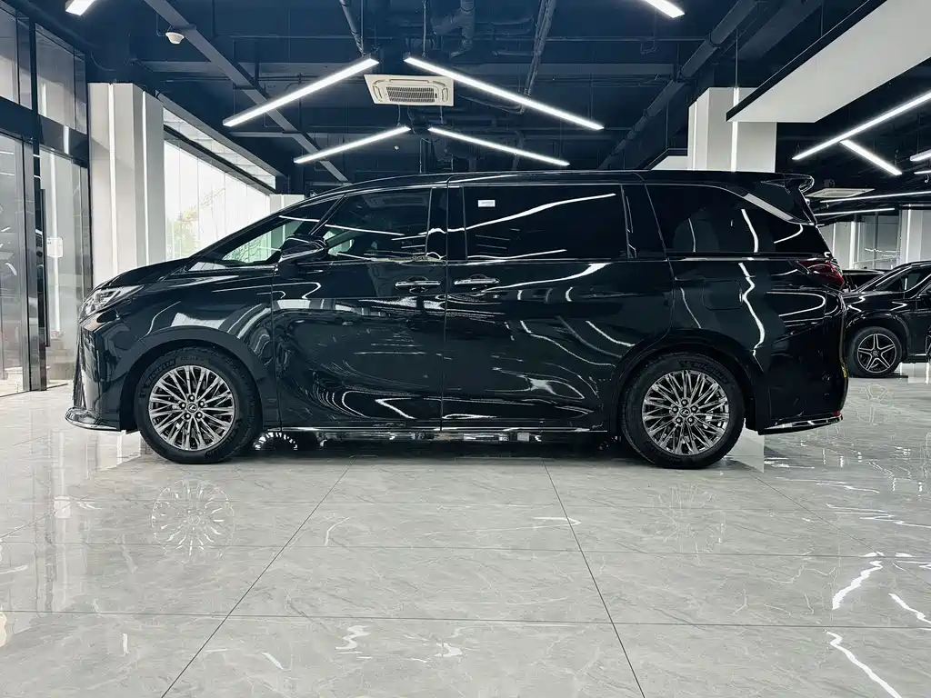 Lexus LM 2025 350h seven-seat elegant version купить на сайте DeffCars