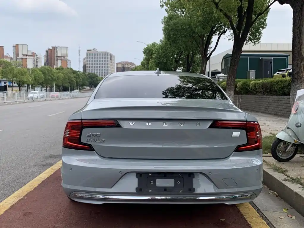 Volvo S90 plug-in hybrid 2024 plug-in hybrid four-wheel drive long range Zhiya luxury version купить на сайте DeffCars
