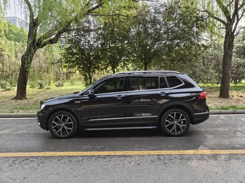 Tiguan L 2020 330TSI automatic two-wheel drive smart luxury version National VI купить на сайте DeffCars