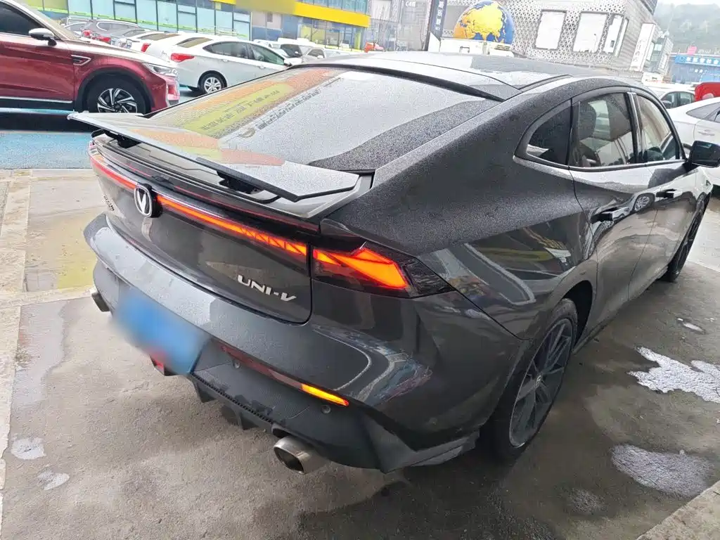 Changan UNI-V 2022 1.5T premium model купить на сайте DeffCars