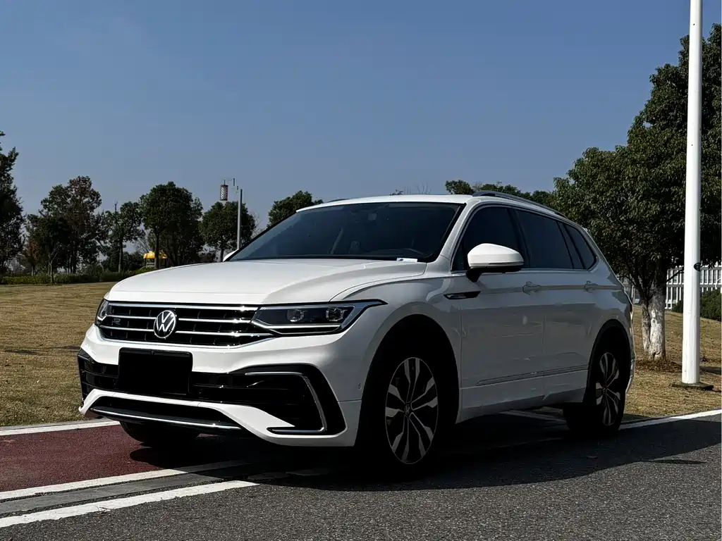 Tiguan L 2022 330TSI automatic two-wheel drive R-Line version купить на сайте DeffCars