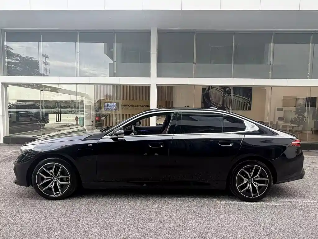 BMW i5 2024 eDrive 35L M Sports Package купить на сайте DeffCars