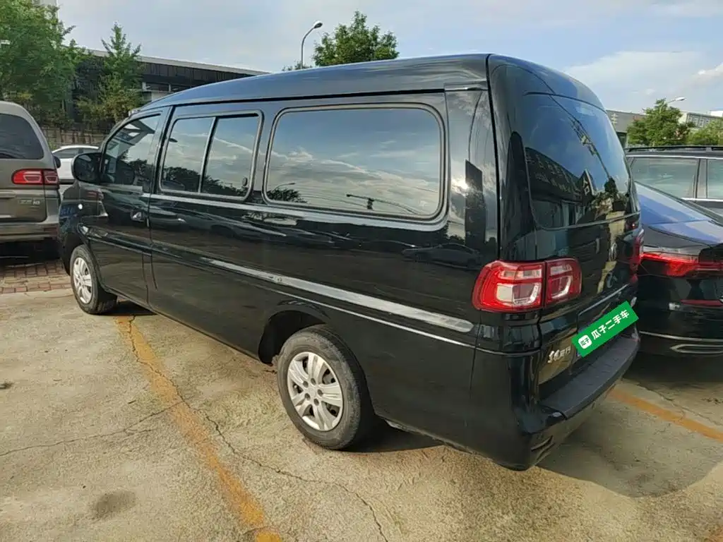 Lingzhi 2022 M5L 1.6L practical 7 seats купить на сайте DeffCars