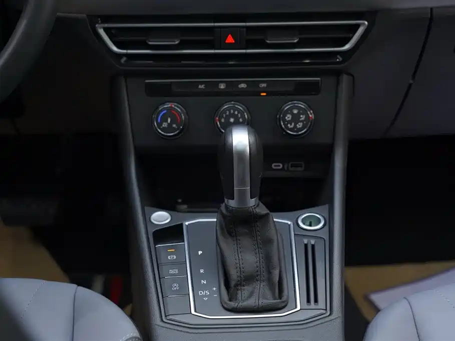 Lavida 2023 facelift 1.5L automatic starry sky 5 million version купить на сайте DeffCars