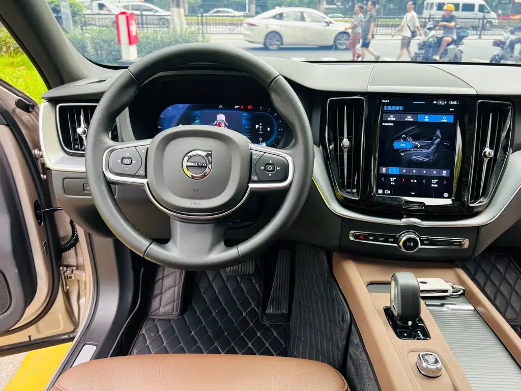 Volvo XC60 2025 B5 four-wheel drive Zhiyi Luxury Edition купить на сайте DeffCars