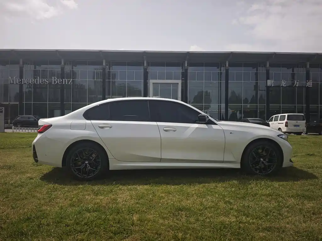 BMW 3 Series 2025 330Li M Sports Night Package купить на сайте DeffCars