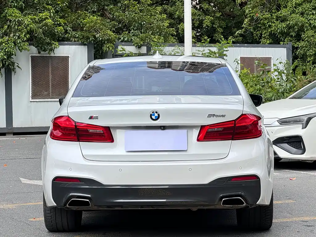 BMW 5 Series 2018 facelift 530Li leading M sports package купить на сайте DeffCars