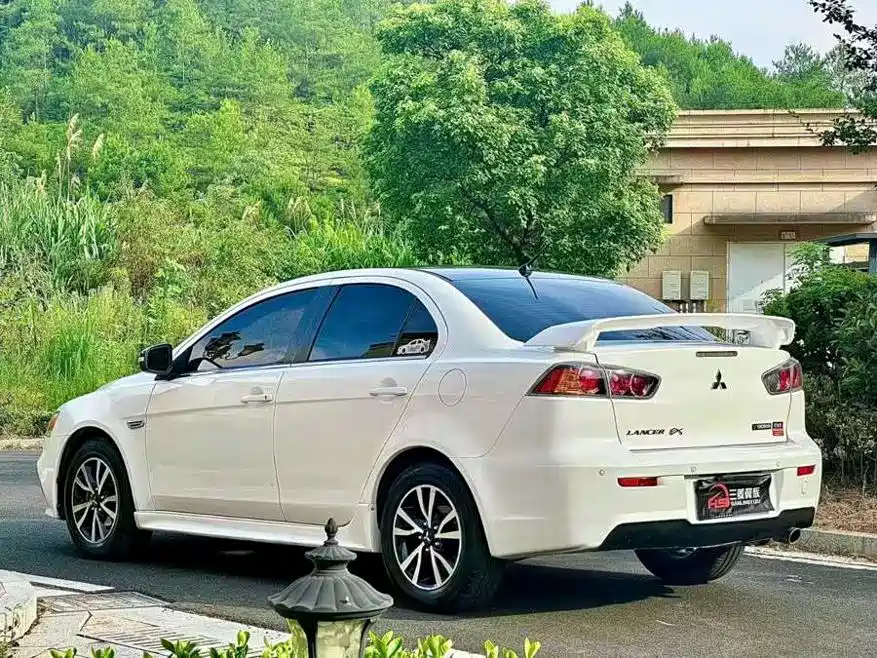 Wingshen 2016 1.8L manual black and white replica купить на сайте DeffCars