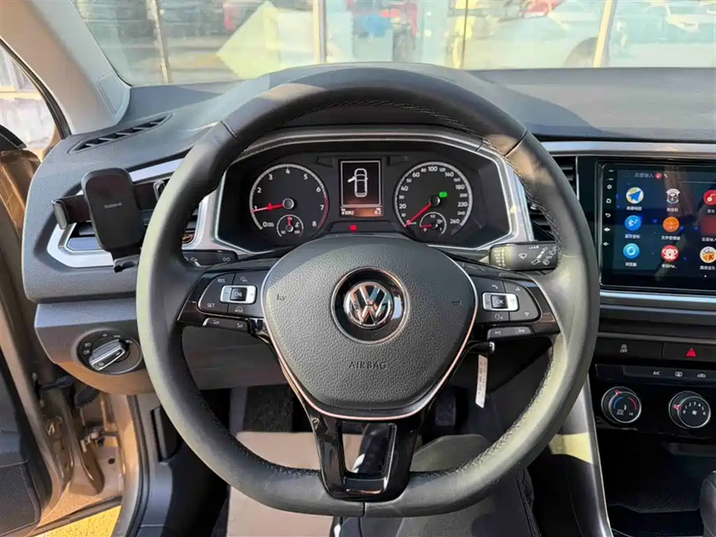 T-ROC 2018 230TSI DSG two-wheel drive aggressive model National VI купить на сайте DeffCars