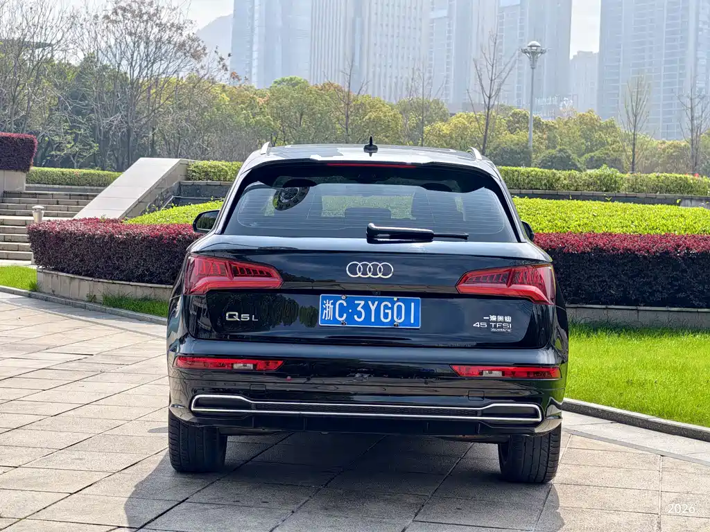 Audi Q5L 2020 45 TFSI exclusive sports model купить на сайте DeffCars