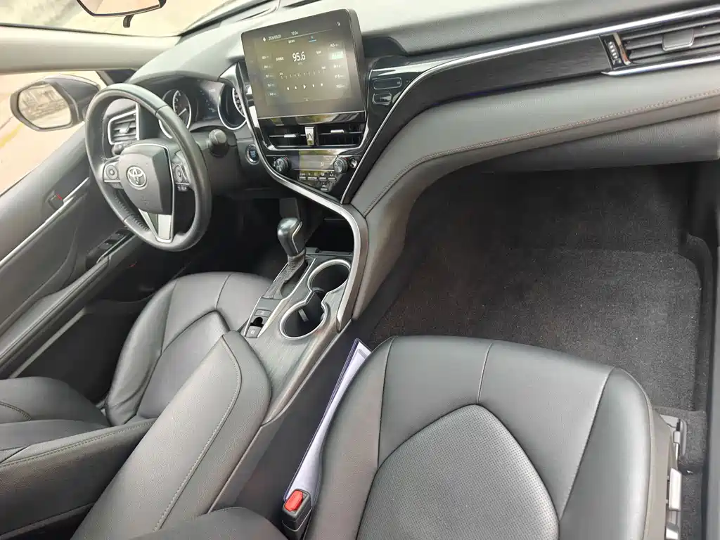 Camry 2021 2.0G Deluxe Edition купить на сайте DeffCars