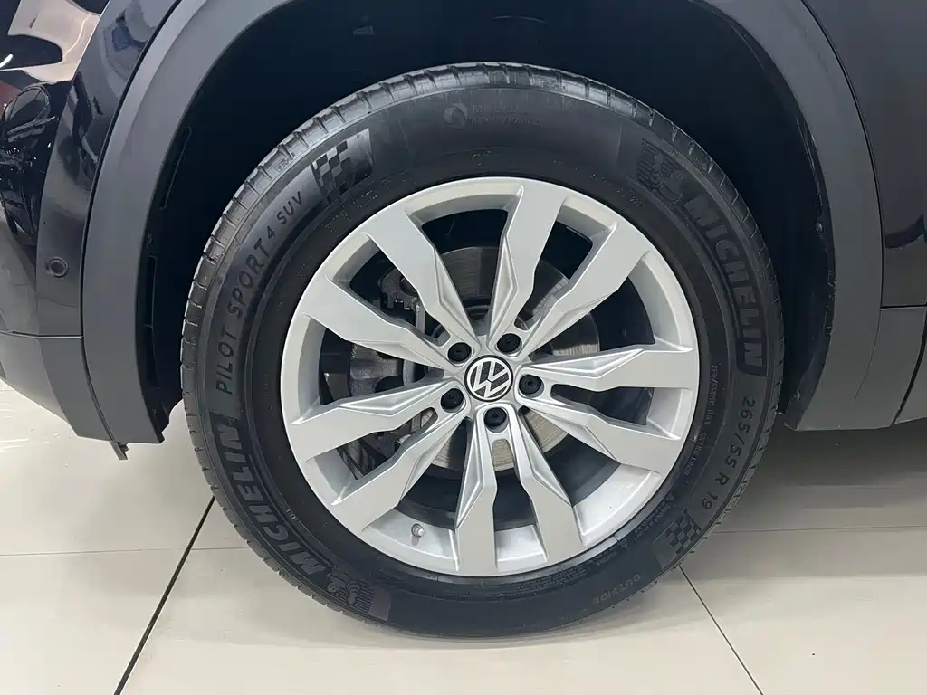 Touron 2020 facelift 530 V6 four-wheel drive luxury version купить на сайте DeffCars
