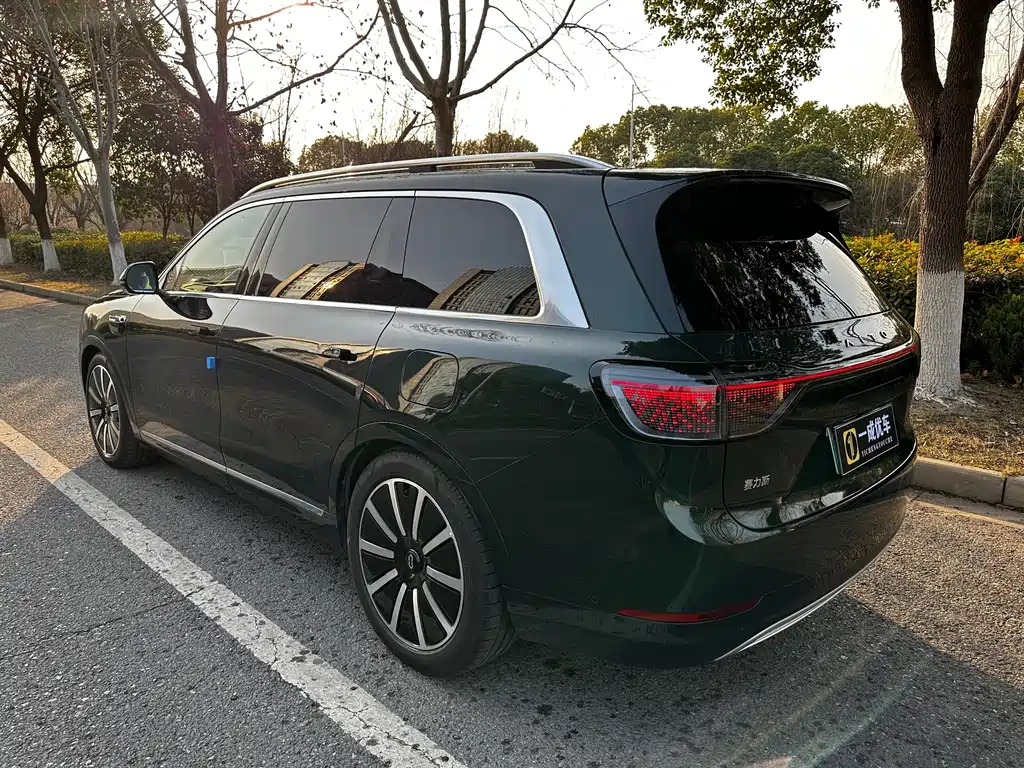 Wenjie M9 2025 extended range Ultra version 52kWh 6-seater version (192-line lidar) купить на сайте DeffCars