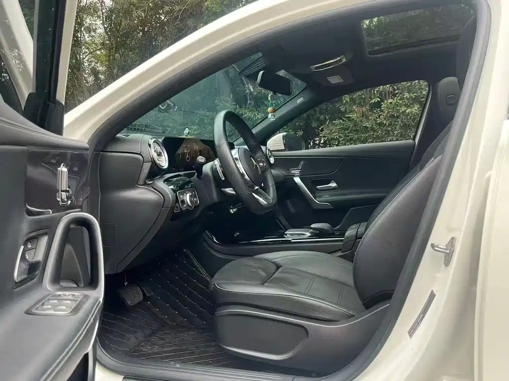 Mercedes-Benz A-Class 2022 Facelift Three A 200 L Sports Sedan Fashionable купить на сайте DeffCars