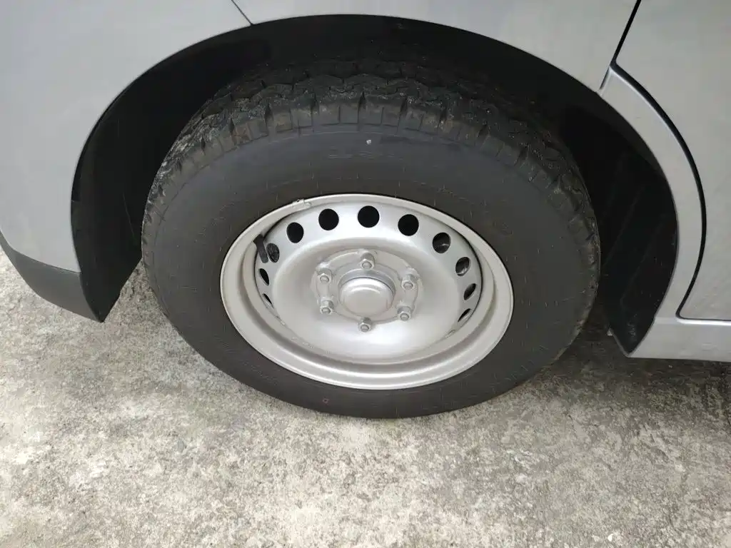 Wuling Yangguang 2024 300km Comfort Bus Version 75kW купить на сайте DeffCars
