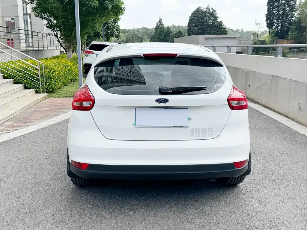 Focus 2018 hatchback classic 1.6L automatic comfort smart mobility version купить на сайте DeffCars