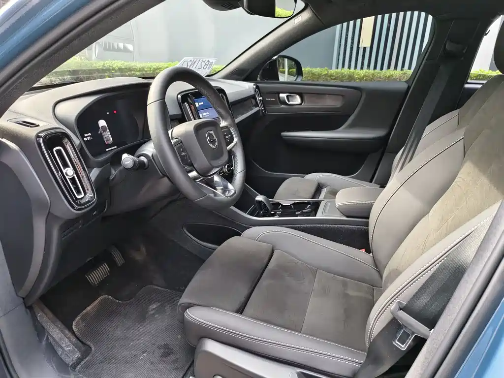 Volvo C40 2024 Long Range Edition PRO купить на сайте DeffCars