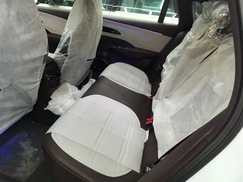Hongqi EH7 2024 640 Pro+ four-wheel drive version купить на сайте DeffCars
