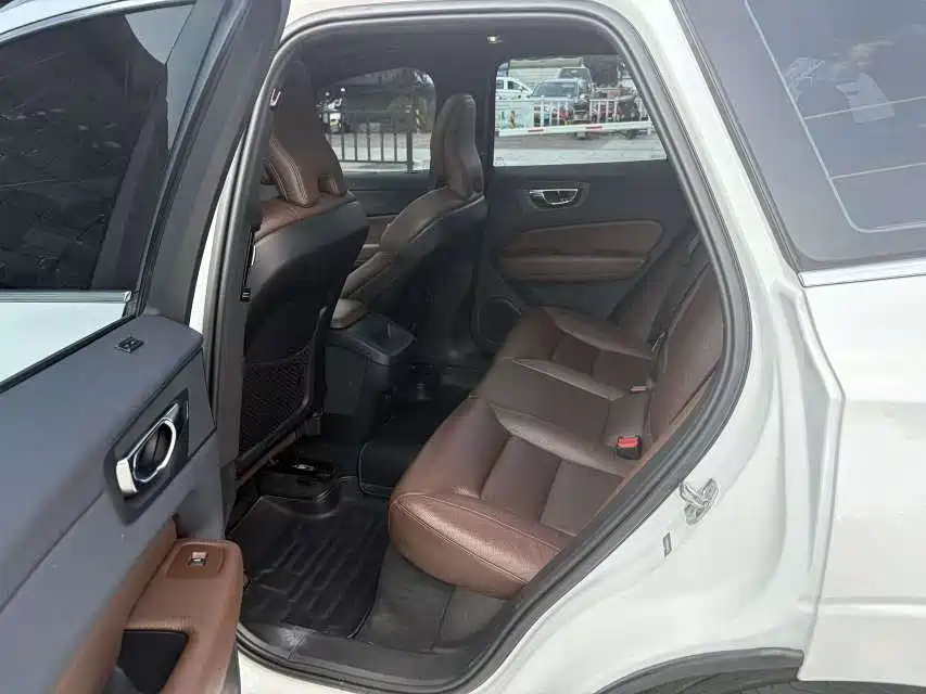 2020 Volvo XC60 T5 AWD Inscription Luxury Edition купить на сайте DeffCars