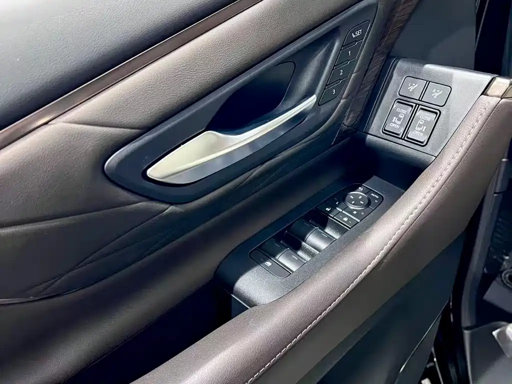 Wilfa 2025 Crown Dual Engine 2.5L Black Gold Executive Edition купить на сайте DeffCars
