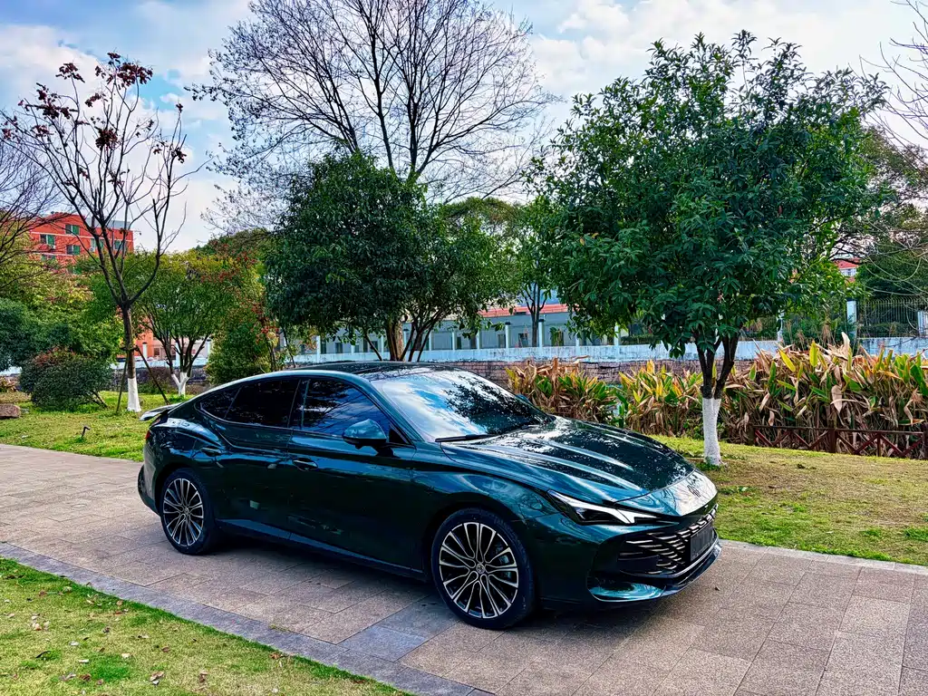 MG7 2023 2.0T automatic Trophy+ engine version купить на сайте DeffCars