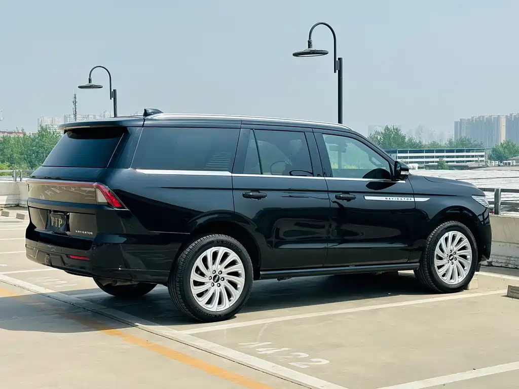 Navigator 2025 3.5T President Edition купить на сайте DeffCars