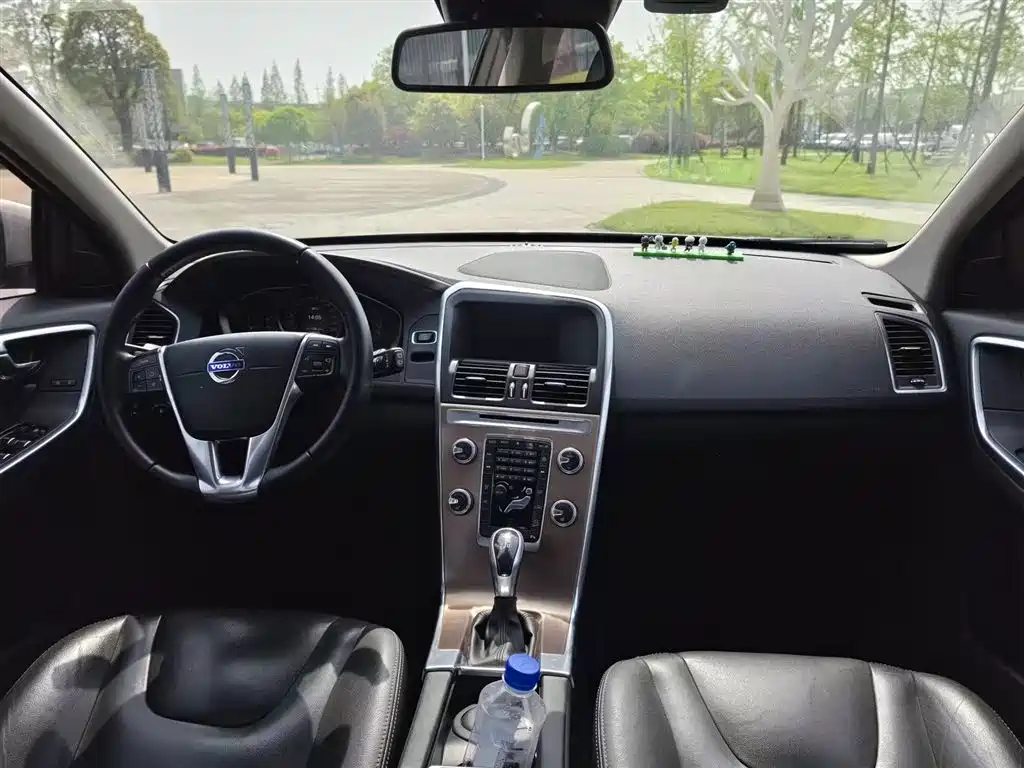 Volvo XC60 2017 T5 AWD Smart Edition купить на сайте DeffCars