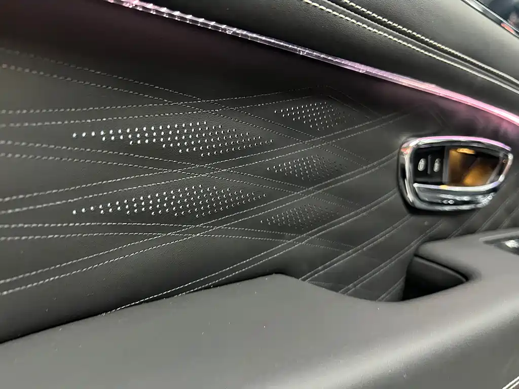 Bentayga 2024 4.0T V8 купить на сайте DeffCars