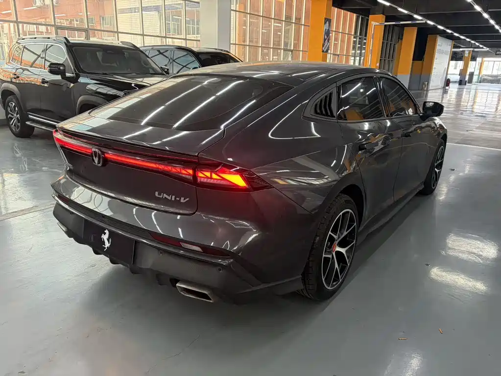 Changan UNI-V 2024 1.5T exclusive model купить на сайте DeffCars
