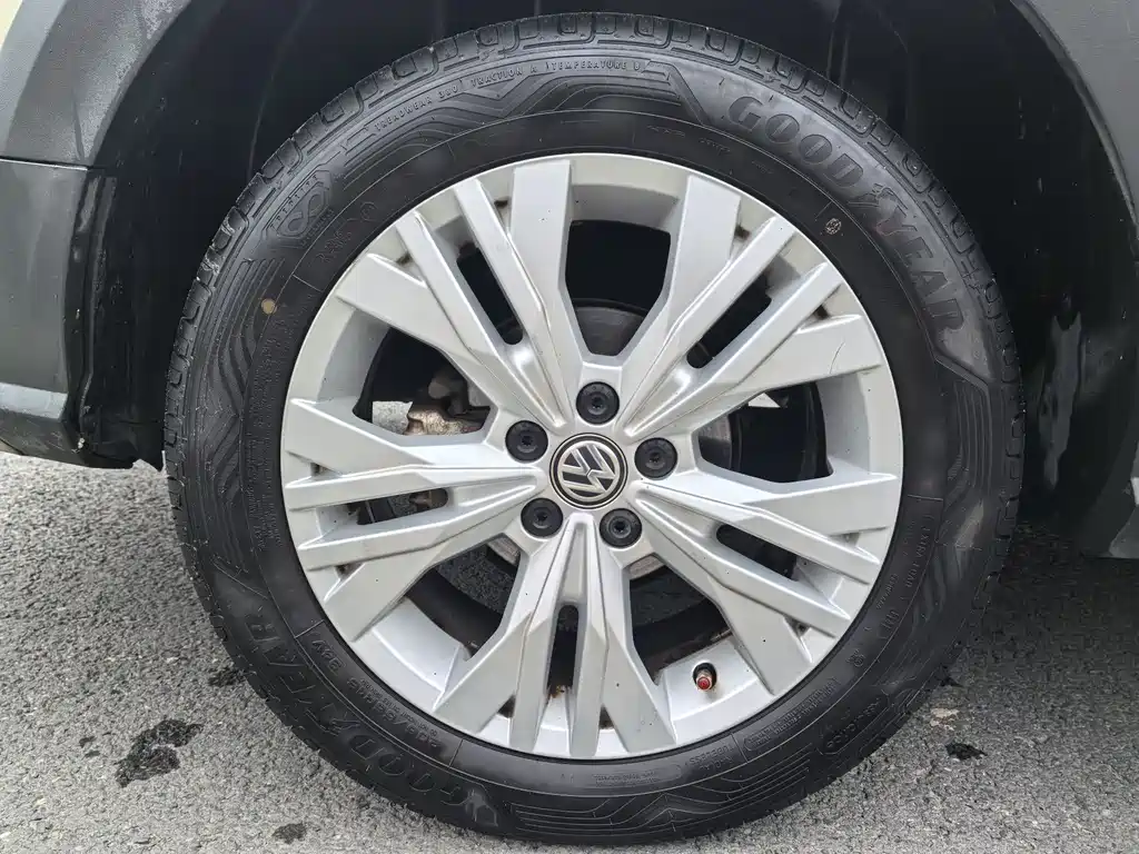 C-TREK Weiling 2017 1.6L automatic comfort model купить на сайте DeffCars
