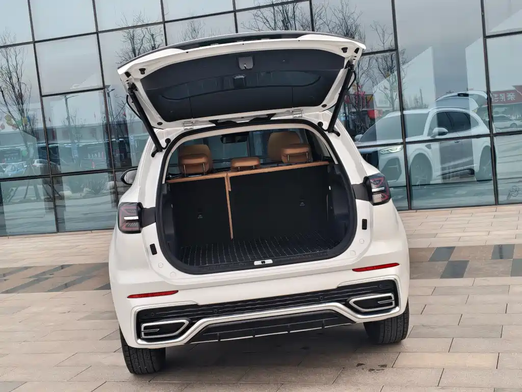 Hongqi HS5 2023 2.0T Qixiang Pro version купить на сайте DeffCars
