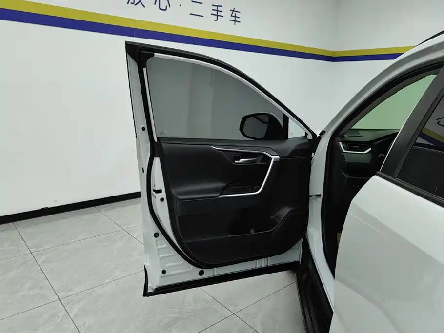 RAV4 Rongfang 2022 2.0L CVT two-wheel drive fashion Plus version купить на сайте DeffCars