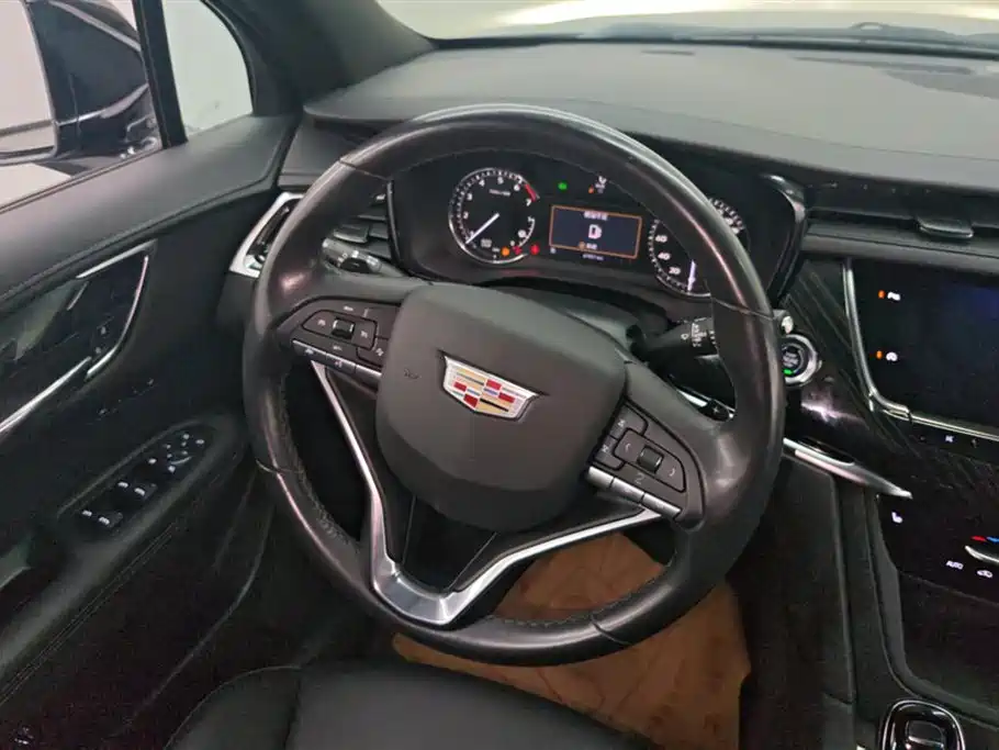 Cadillac XT6 2021 28T six-seat luxury model купить на сайте DeffCars