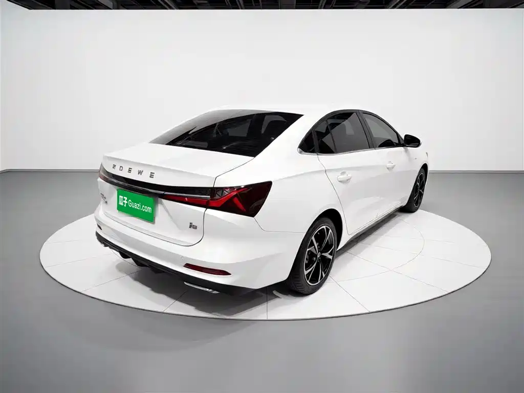 Roewe i5 2023 1.5L CVT Premium Edition купить на сайте DeffCars
