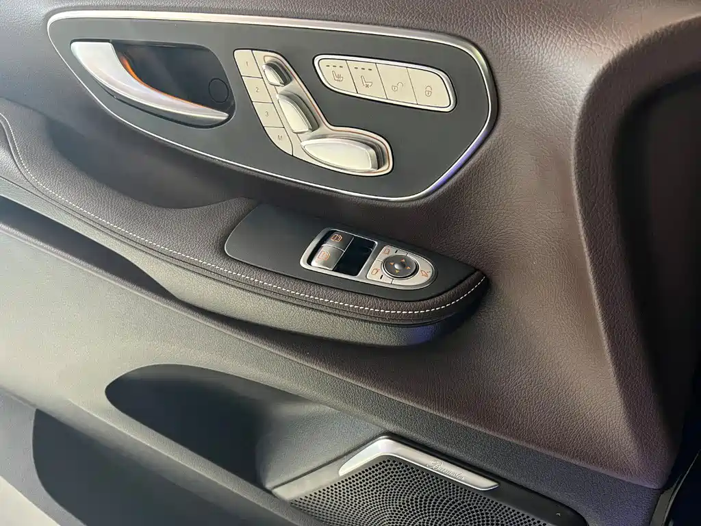 Mercedes-Benz V-Class 2022 V 260 L Long Wheelbase Luxury Edition купить на сайте DeffCars
