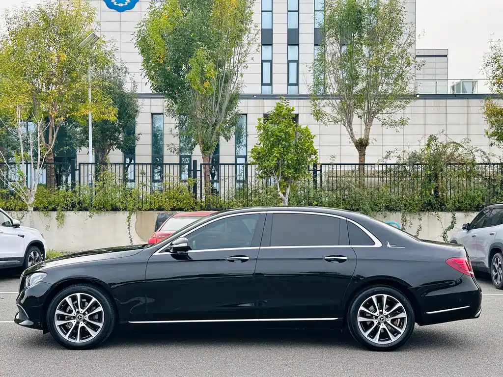 Mercedes-Benz E-Class 2016 E 200 L купить на сайте DeffCars