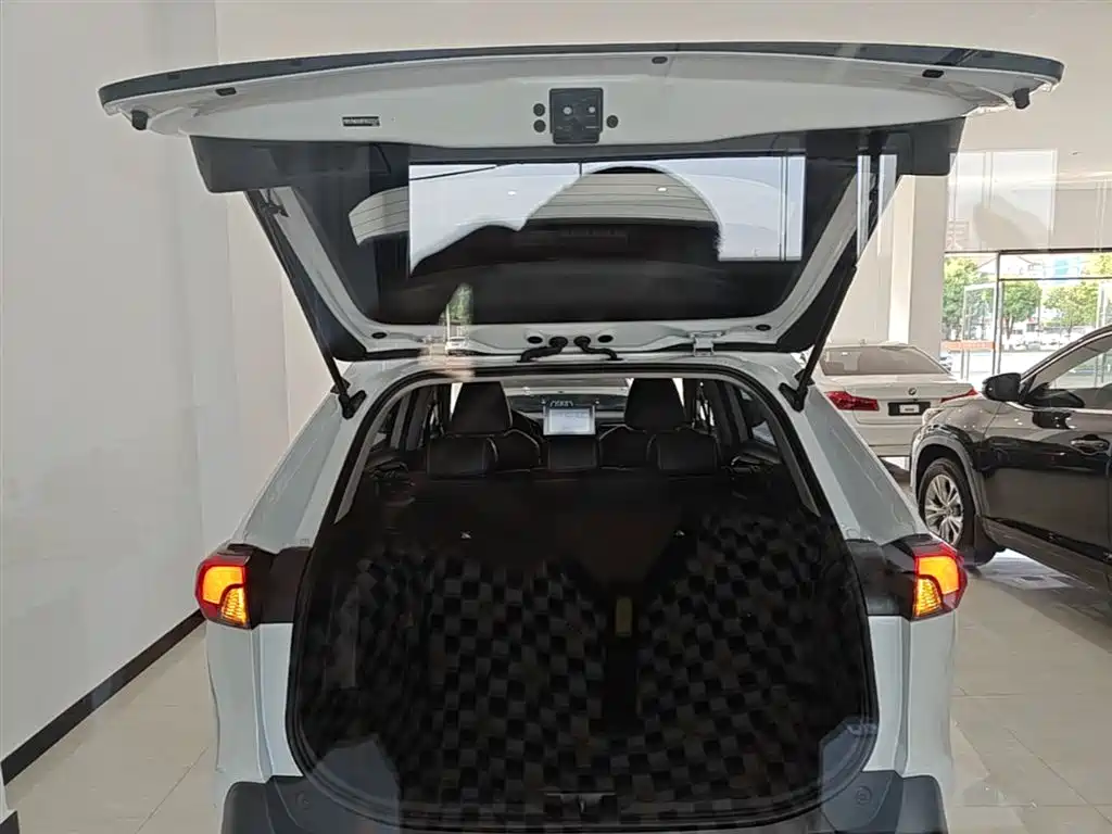 RAV4 Rongfang 2022 2.0L CVT two-wheel drive fashion version купить на сайте DeffCars