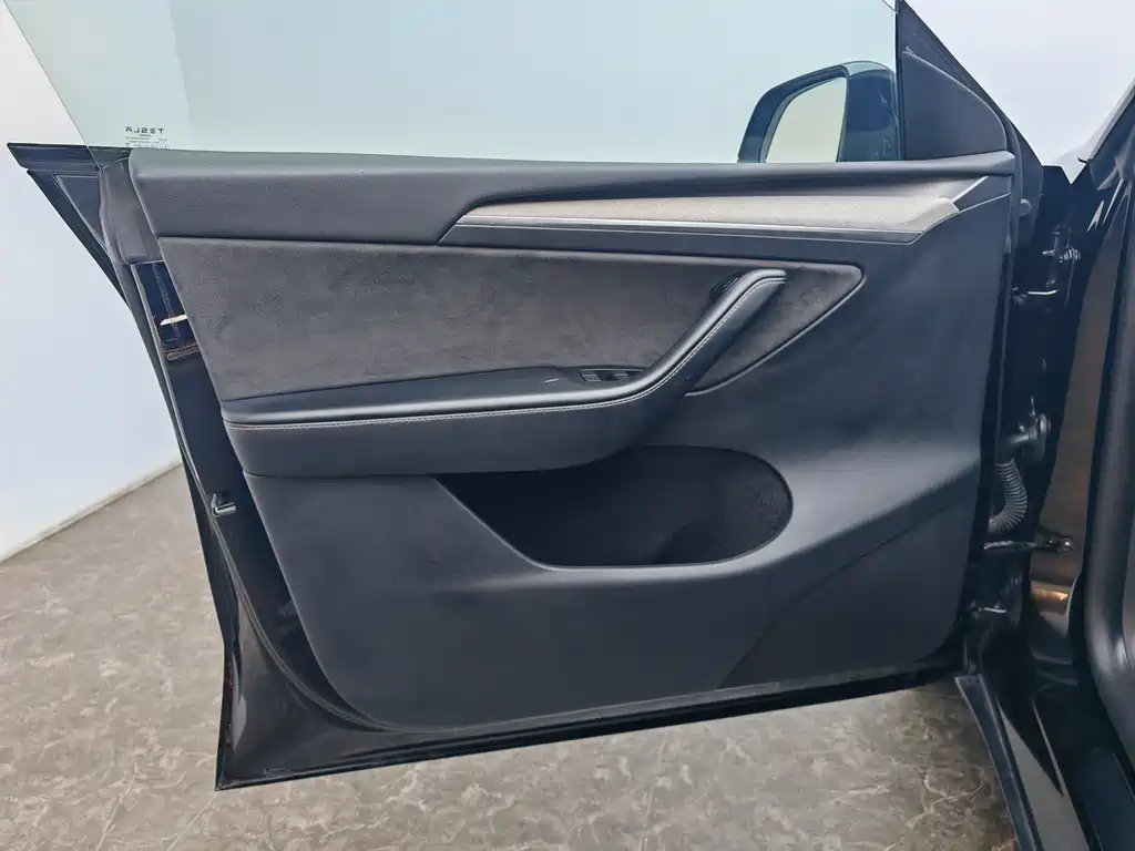 Model Y 2022 facelift rear-wheel drive version купить на сайте DeffCars