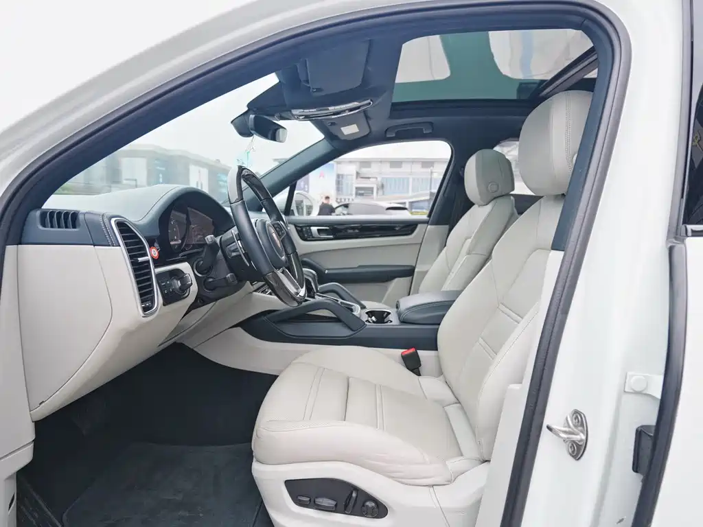 Cayenne New Energy 2021 Cayenne E-Hybrid 2.0T купить на сайте DeffCars