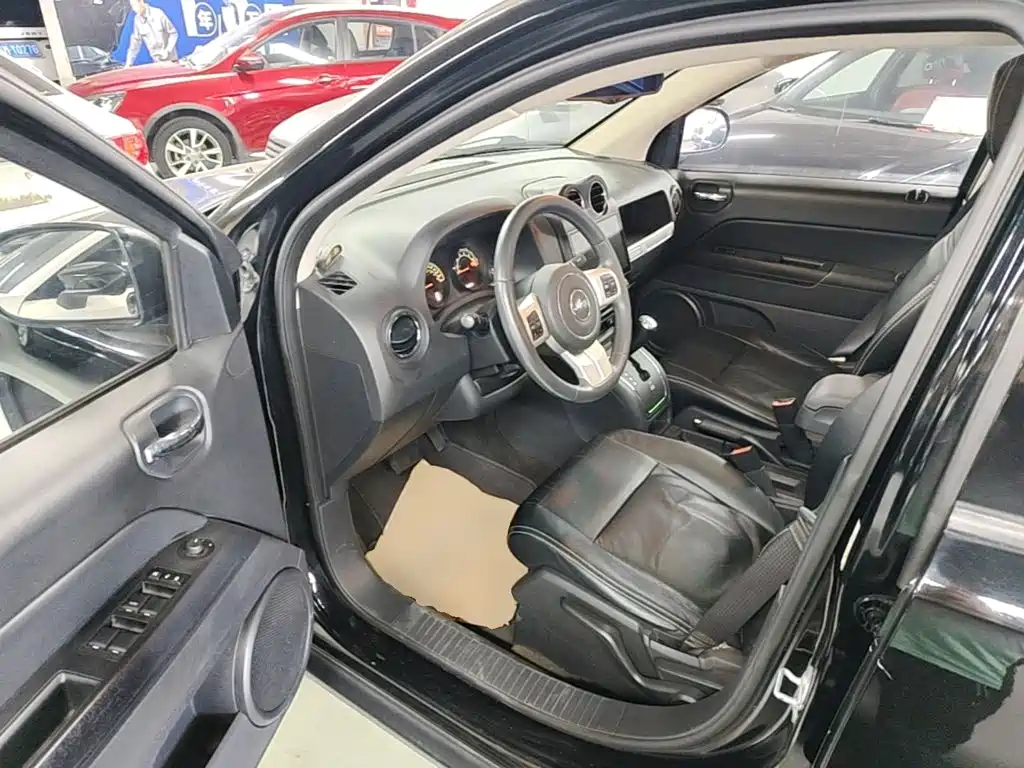 Compass imported 2014 facelift 2.0L two-wheel drive aggressive version купить на сайте DeffCars