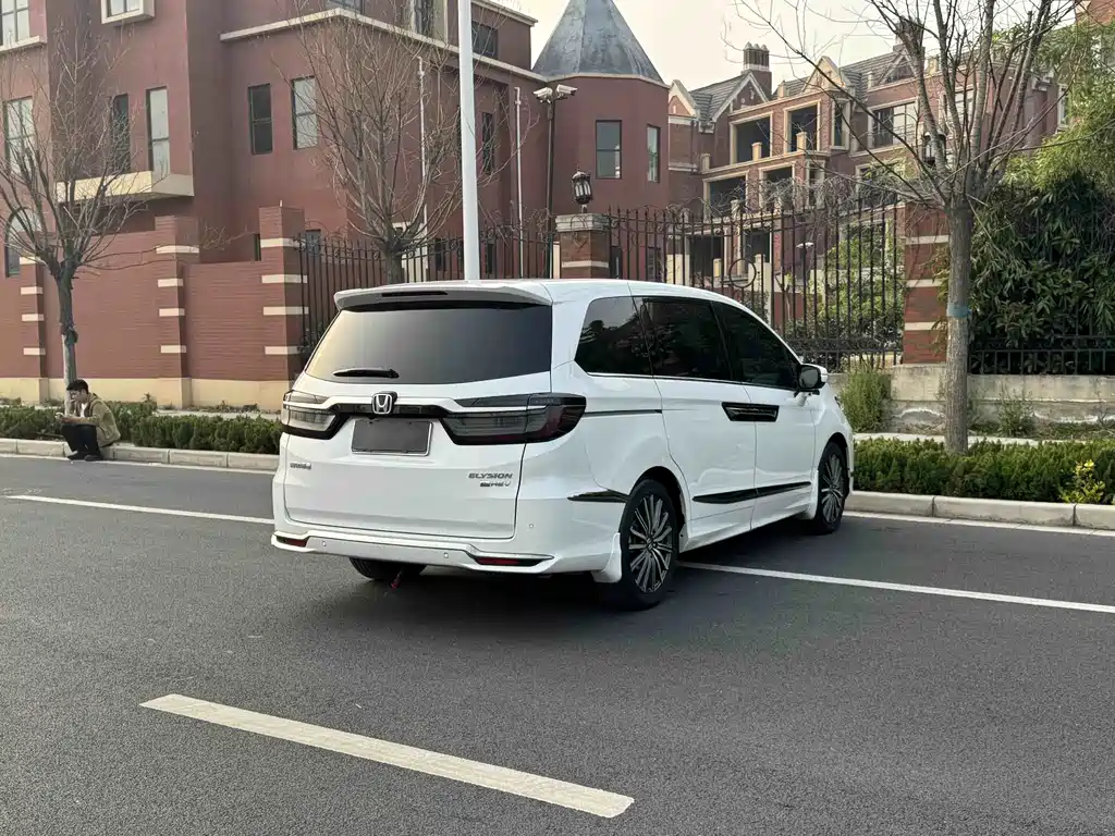 Alison 2022 2.0L e:HEV Deluxe Edition купить на сайте DeffCars